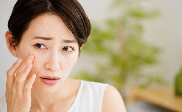 老け顔に見える原因と対策｜シワ、クマ、くすみ…肌悩みを徹底ケアして若見え肌へ