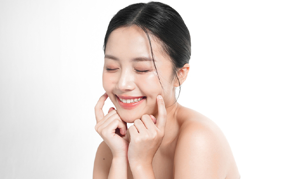ビタミンCって本当に美容にいいの？肌への効果やスキンケアの選び方、使い方の注意点を解説