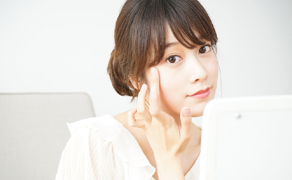 目もとから印象チェンジ！小顔効果も透明感も叶えるアイテム選び＆アイメイク術