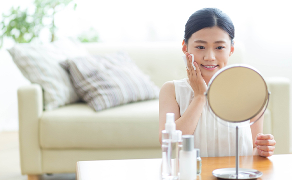 美容液とは？今さら聞けない役割や種類、選び方【スキンケア初心者必見】
