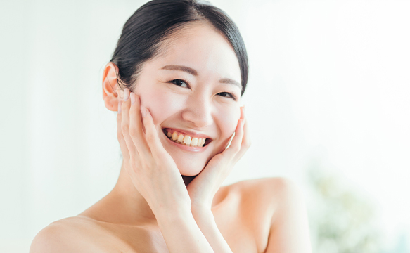 シワの跡を残さない、つくらない。シワ改善美容液で表情美人へ！