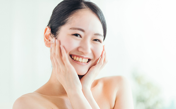 シワの跡を残さない、つくらない。シワ改善美容液で表情美人へ！