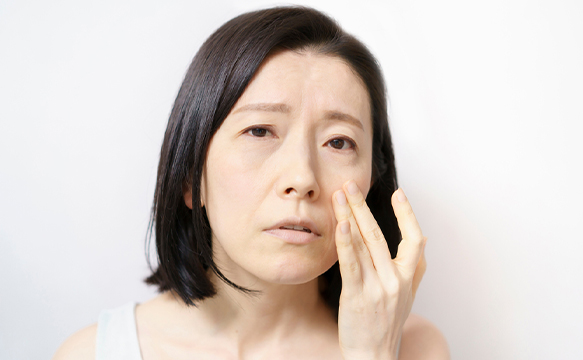 年齢サインに負けない!肌のシワをピンポイントでケアする美容法とは?