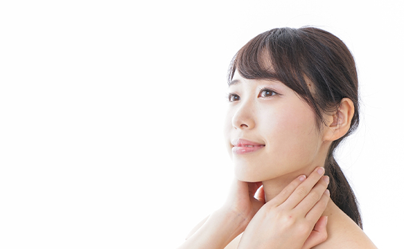 広がるシミ、濃くなるシミ、未来のシミへ。毛穴まわりのメラニンもつくらせない進化し続ける美白※ケア