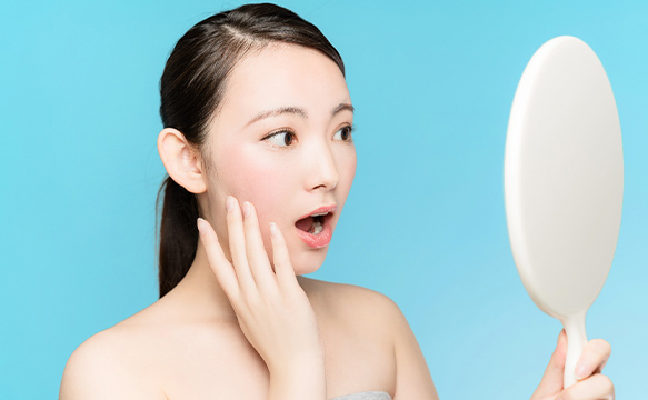 肌荒れを治す方法とは 乾燥 ニキビ 赤みの原因について解説 Kose 輝き続けるあなたのために コーセーの美容情報サイト