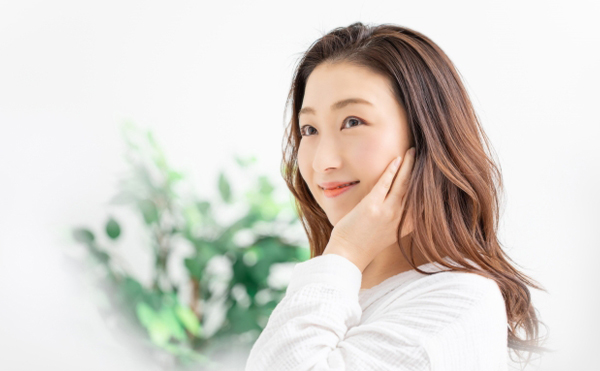 あれたり、くすんだり、乾いたり…変わりやすい私たちの肌のために日本で唯一の、うるおい改善美容液